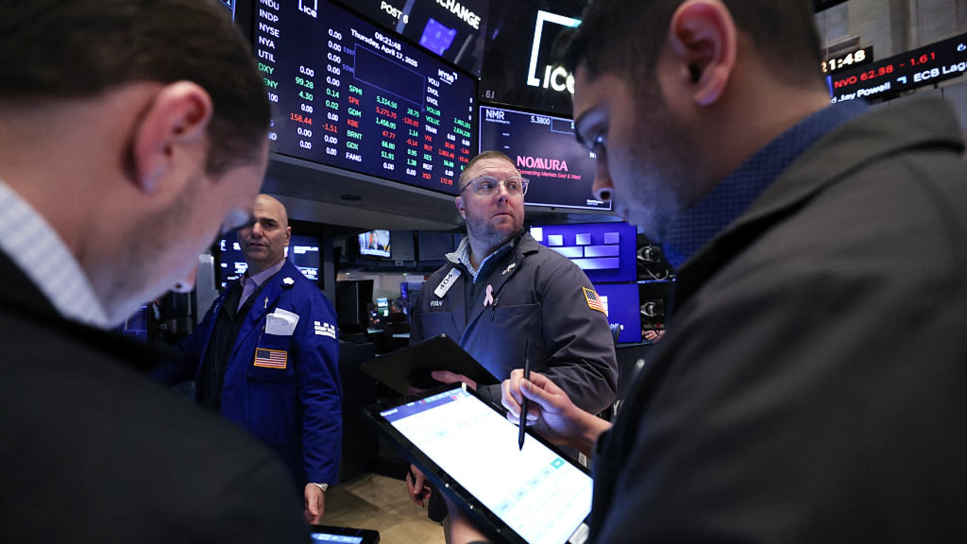 The U.S. will 'absolutely' have a recession in 2025 if high tariffs stay, Apollo's Slok says