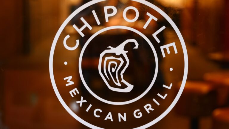 Chipotle to expand to Mexico amid Trump trade war with U.S. neighbor