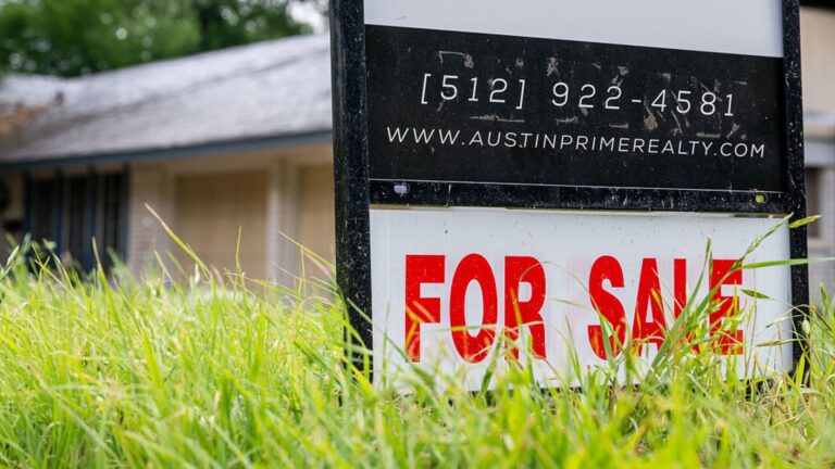 Homebuyer mortgage demand drops further, as economic uncertainty roils the housing market