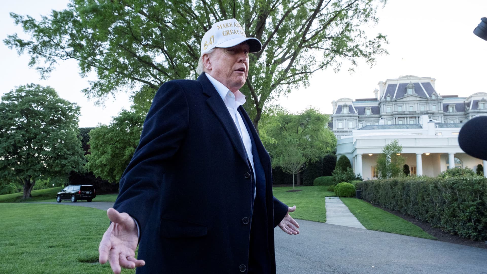 China insists no tariff talks underway with Trump and Xi or top aides, despite U.S. claims