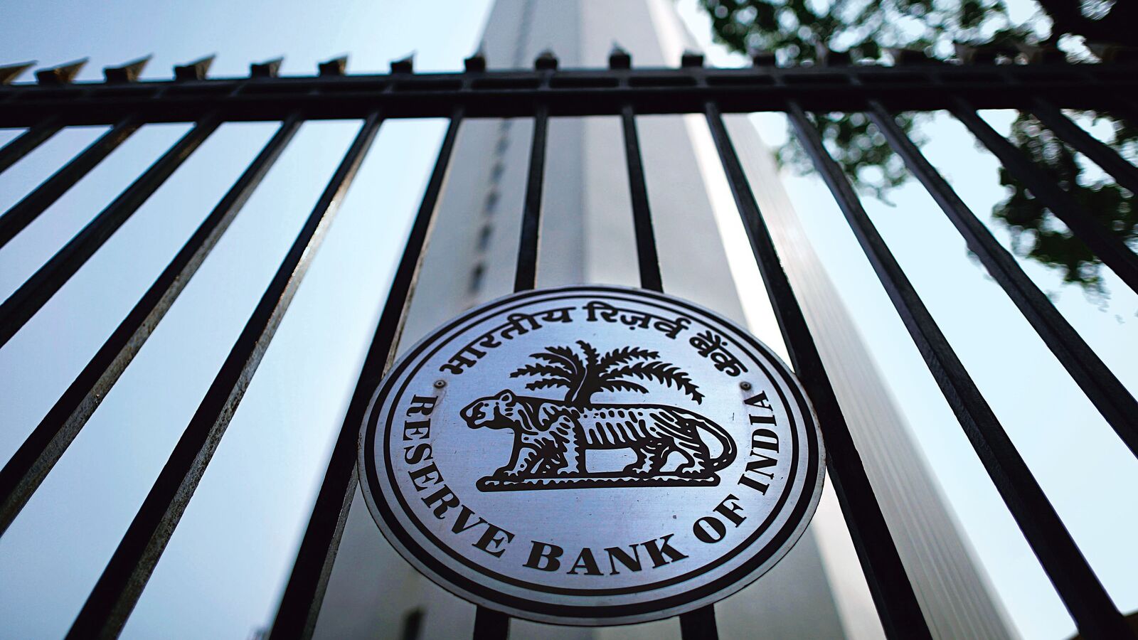 RBI repo rate cut: Experts see up to 75 bps deduction in 2025. Will this be enough to counter Trump's tariffs?