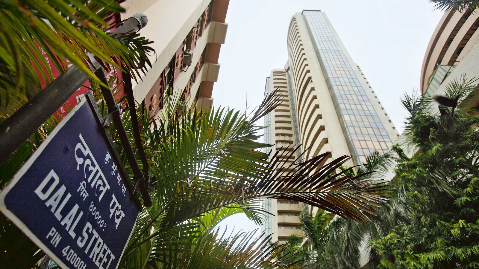 Recommended stocks to buy today: Top stock picks by market experts for 30 April