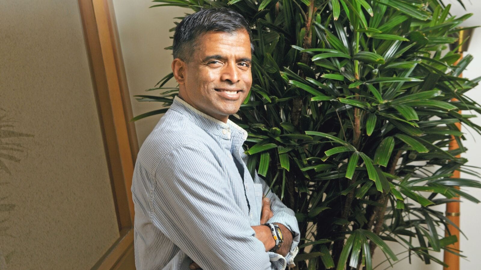 Aswath Damodaran draws parallels between 2008, 2020, and 2025 stock market crashes; shares playbook amid tariff shock