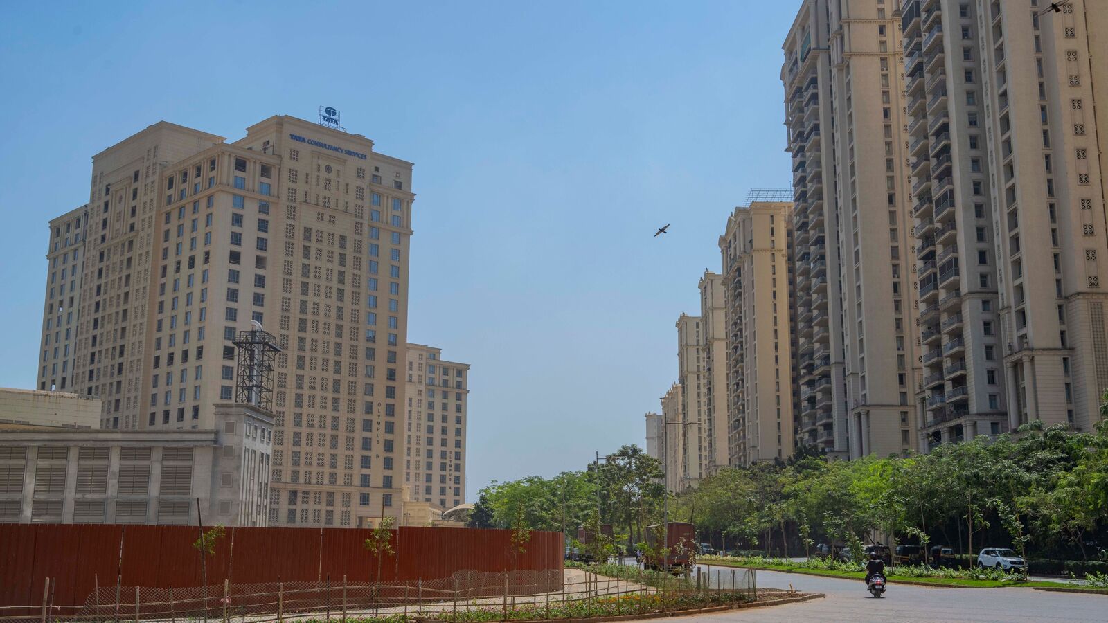 TCS commentary offers some optimism, but the Street isn’t buying it