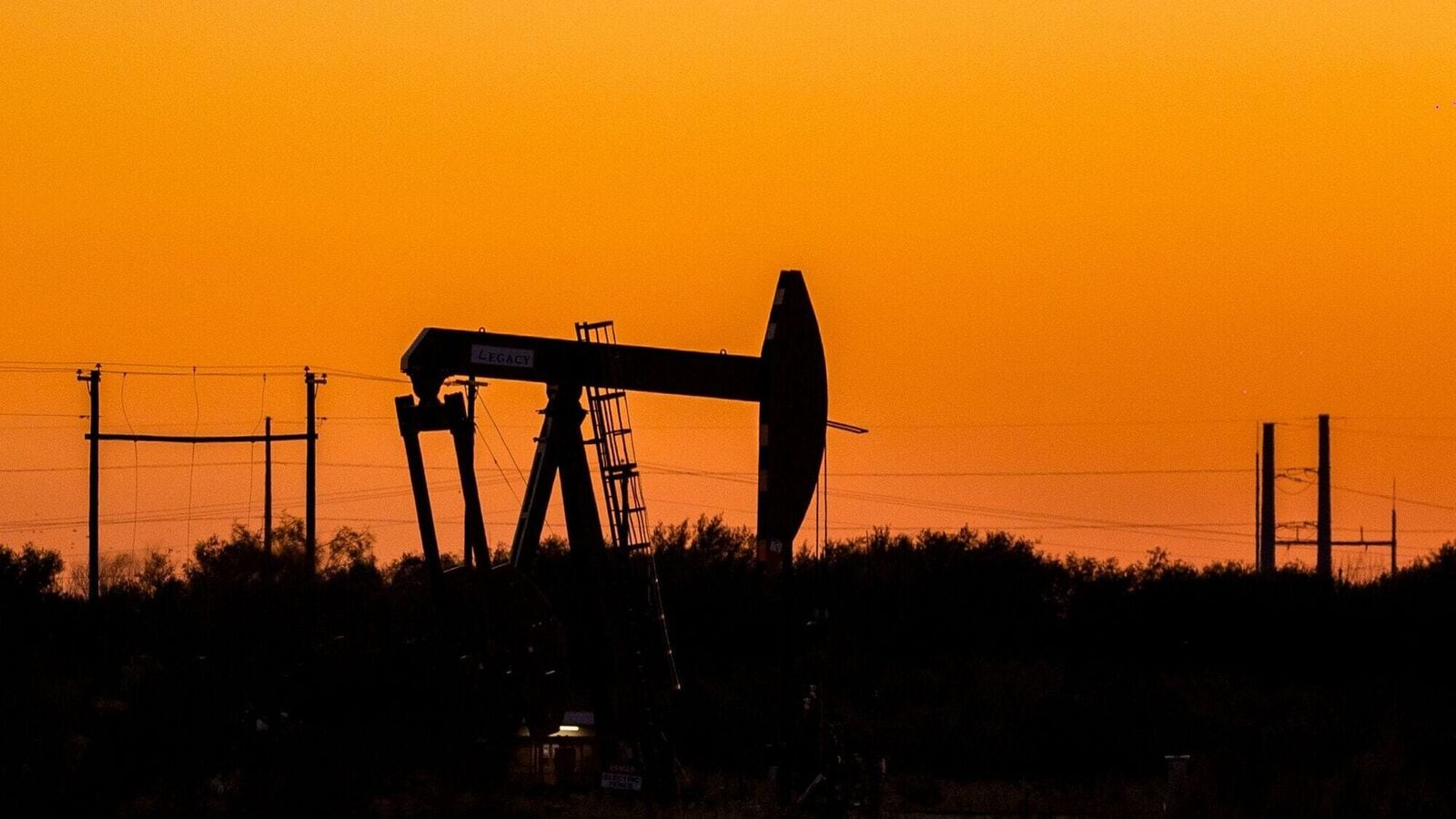 Crude oil logs first weekly gain in 3 weeks on US-EU trade talks, Iran sanctions: Brent, WTI up 5%; Should you buy?