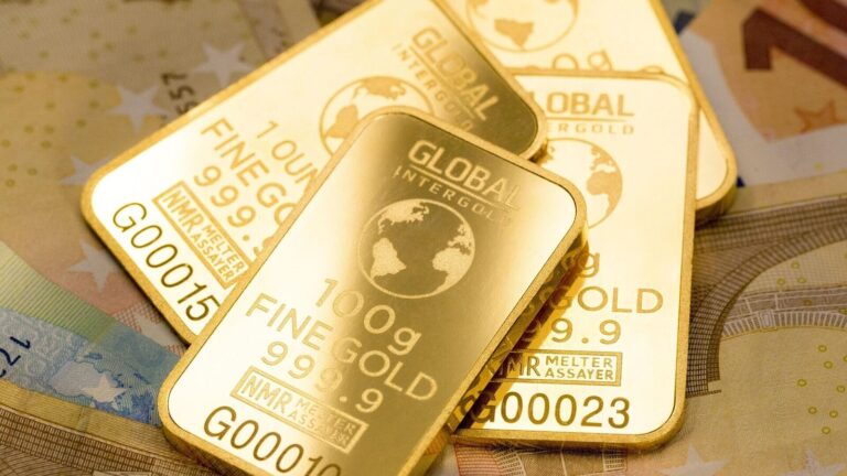 Gold rate India today: Yellow metal crashes  ₹4,000 in 3 days on MCX. Opportunity to buy in this correction?