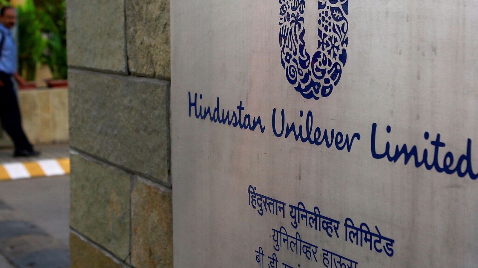HUL recommended a final dividend of Rs. 24 per share for the fiscal year 2025: Share price rises up to 2.5%