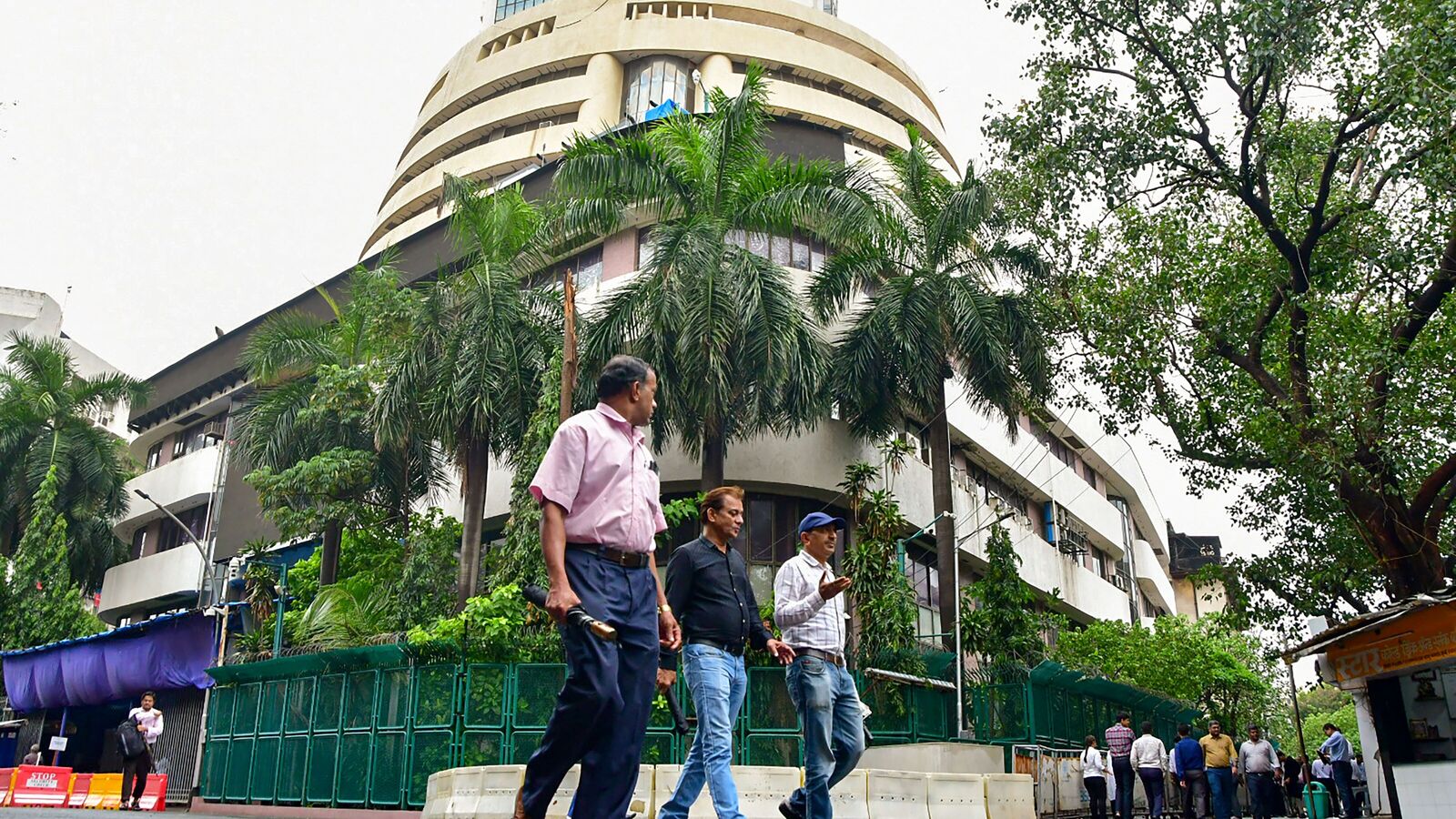 IRFC share price: Is this a stock to buy today after Q4 results 2025? | Stock Market News