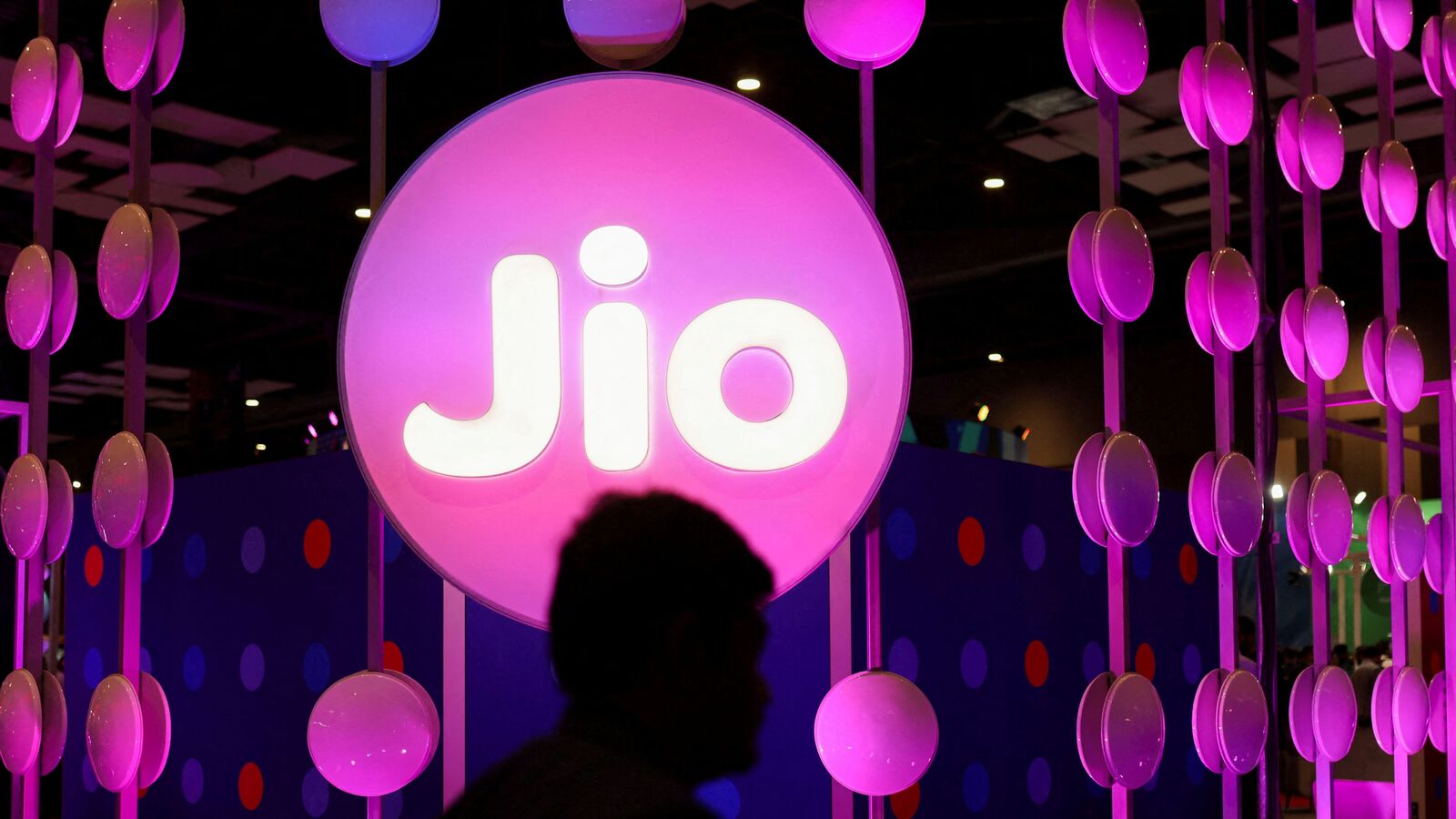 Reliance Jio Q4 Results: Profit jumps 25.7% YoY to  ₹7,022 crore; ARPU rises 13.5% to  ₹206.2