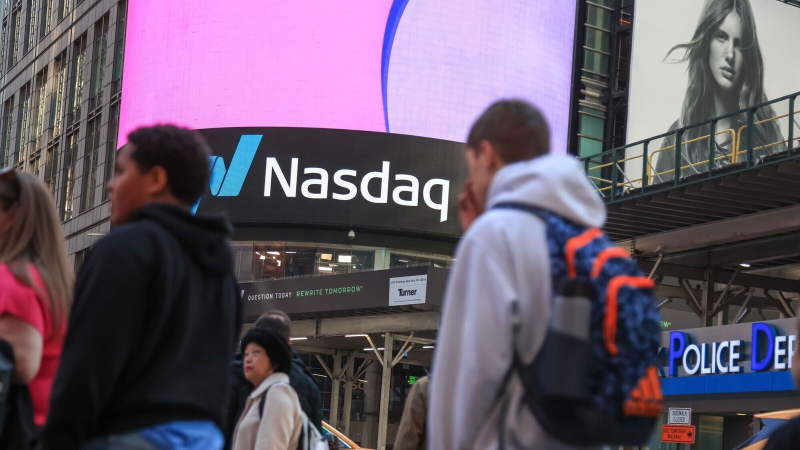 History repeats! US stock market plunges on China retaliation tariffs - a look at biggest market crashes in past