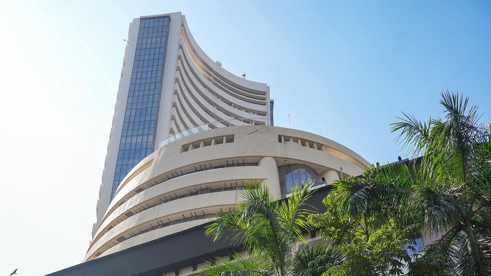 Stock market today: 33 stocks hit 52-week lows, 83 stocks rise to 52-week highs as Sensex, Nifty 50 gain for fourth day