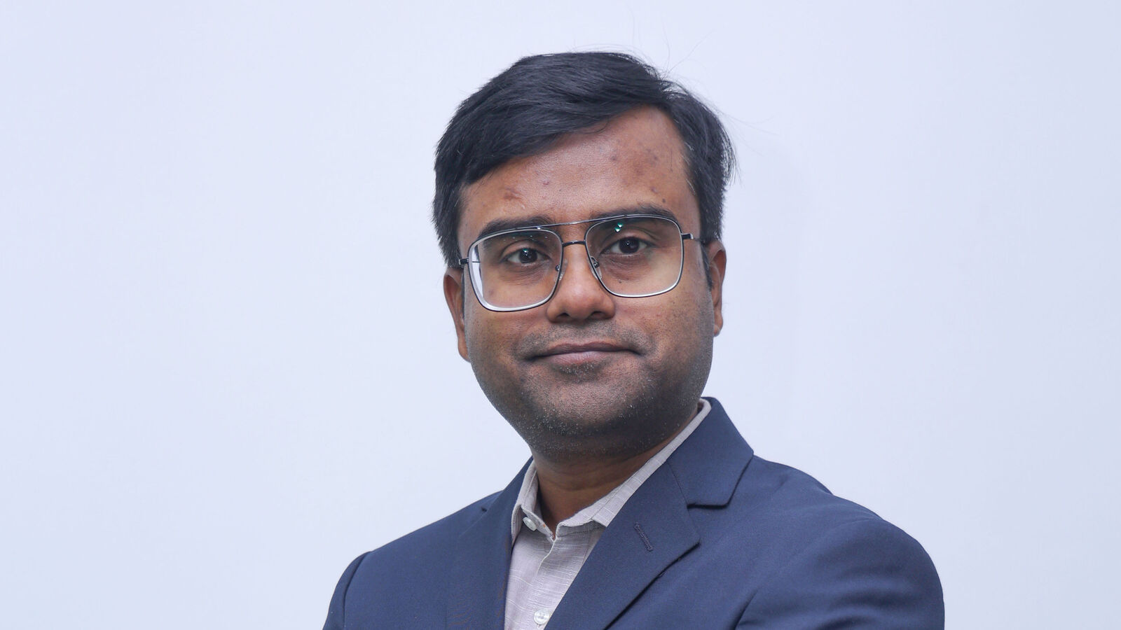 F&amp;O Strategy: Buy Balrampur Chini, V-Guard and Ipca Lab, suggests Rupak De in a weak stock market today - 1 April 2025