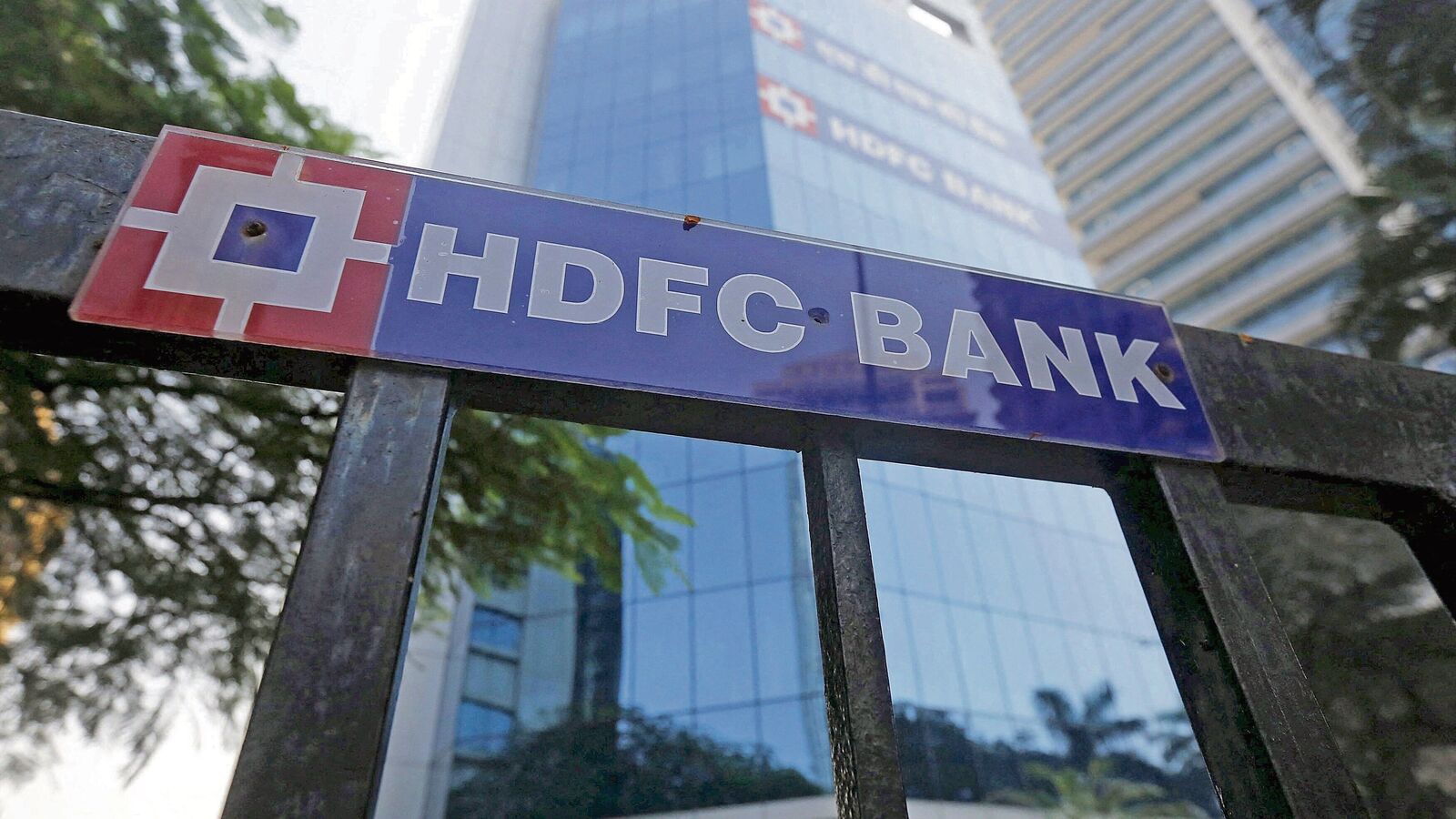 HDFC Bank share price jumps despite Indian stock market fall. Here's why