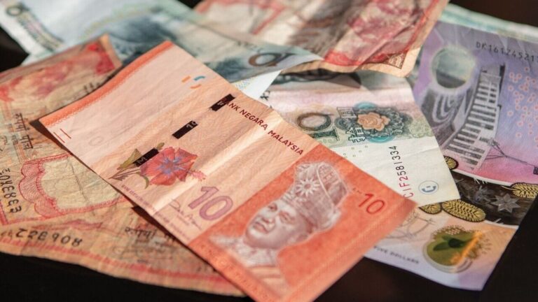 Yuan falls to lowest level since 2007 amid escalating US-China Trade War | Stock Market News