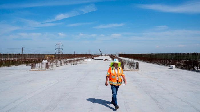 US economy contracted at 0.3% rate in first quarter ahead of Trump tariffs