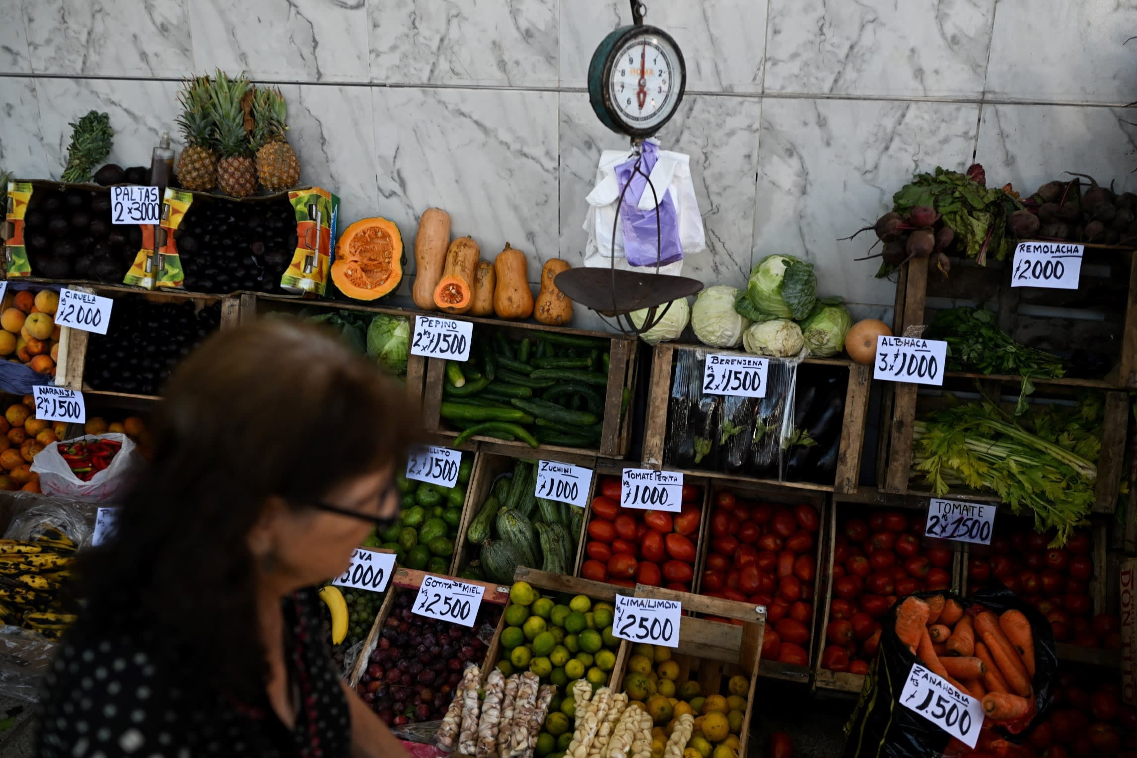 Person shops for produce in Buenos Aires