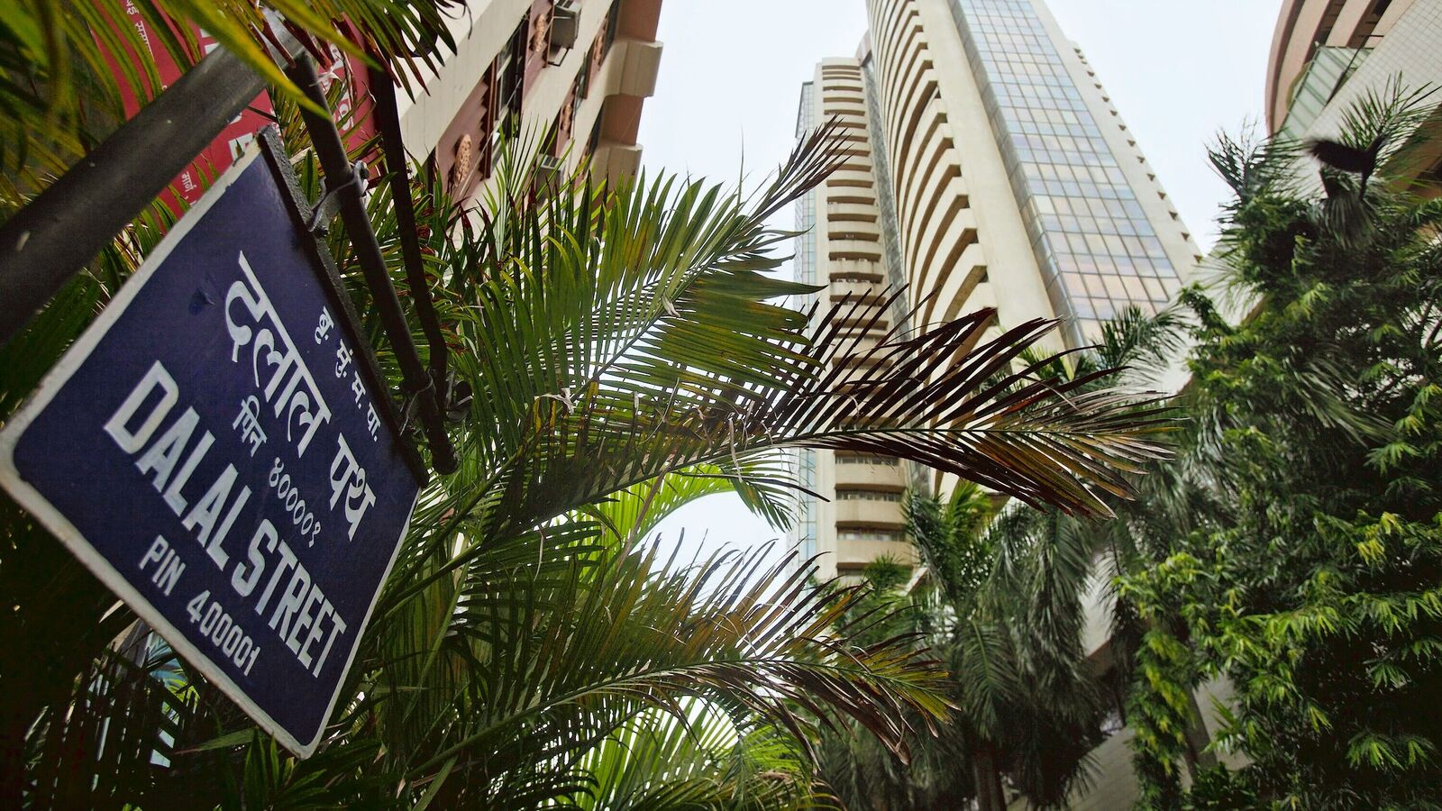 Can Indian stock market crash further? Here's how to trade next week