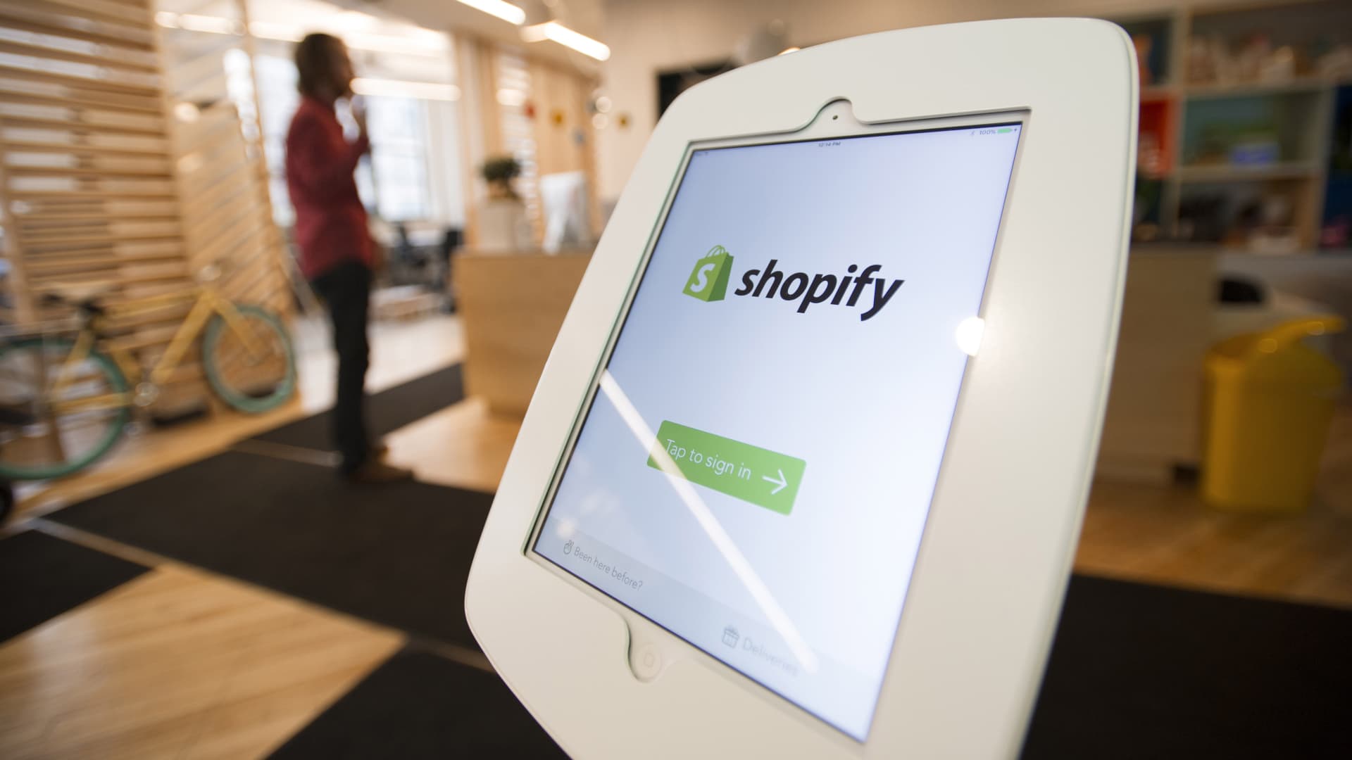 Buy this e-commerce stock that can navigate tariffs and has more than 20% upside, says BMO