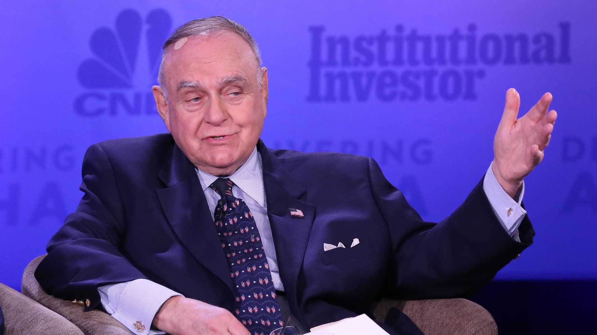 Leon Cooperman is still heavily invested in energy stocks and has a new MLP pick