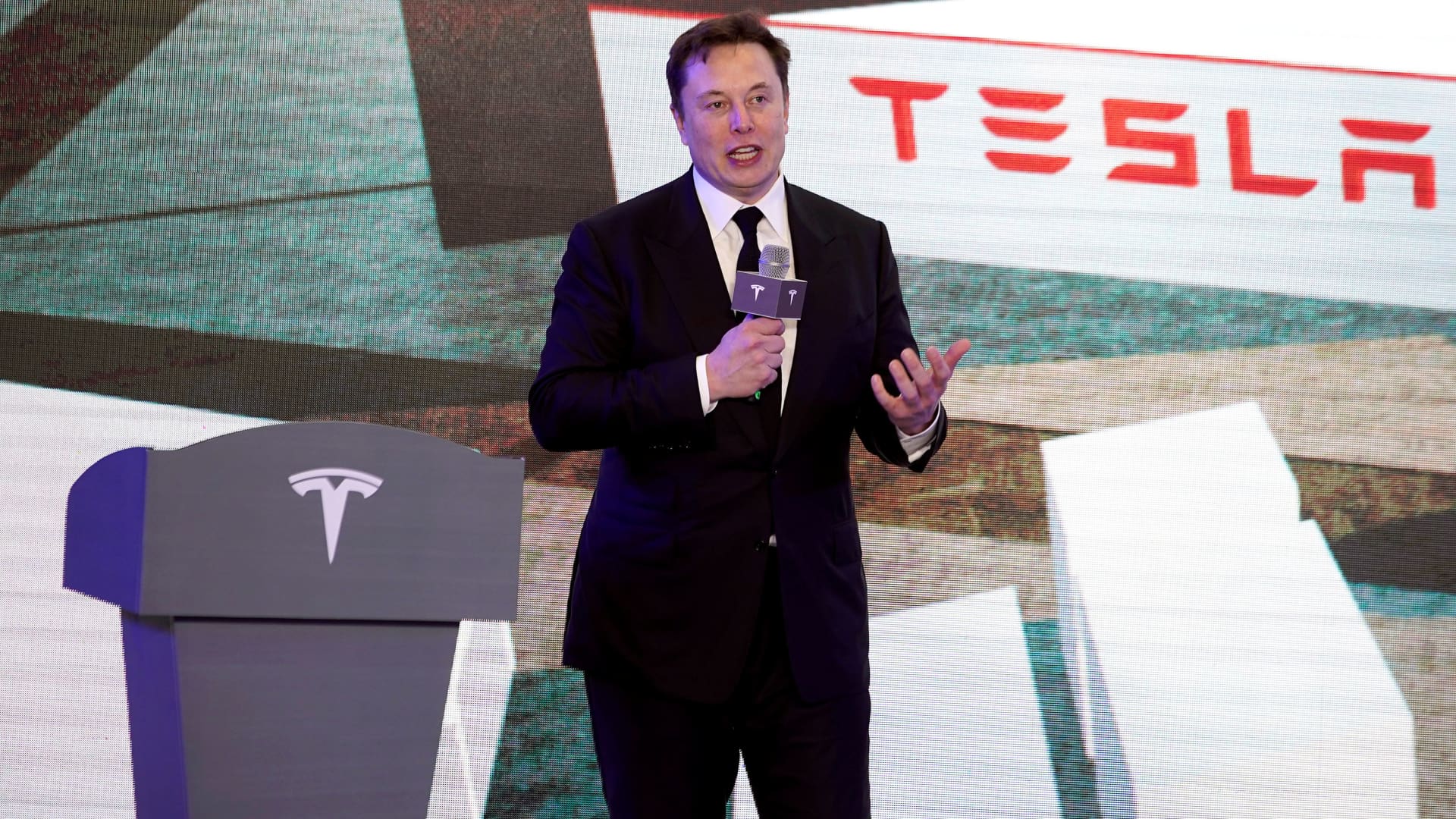 Tesla limits investors' ability to sue over breach of fiduciary duties