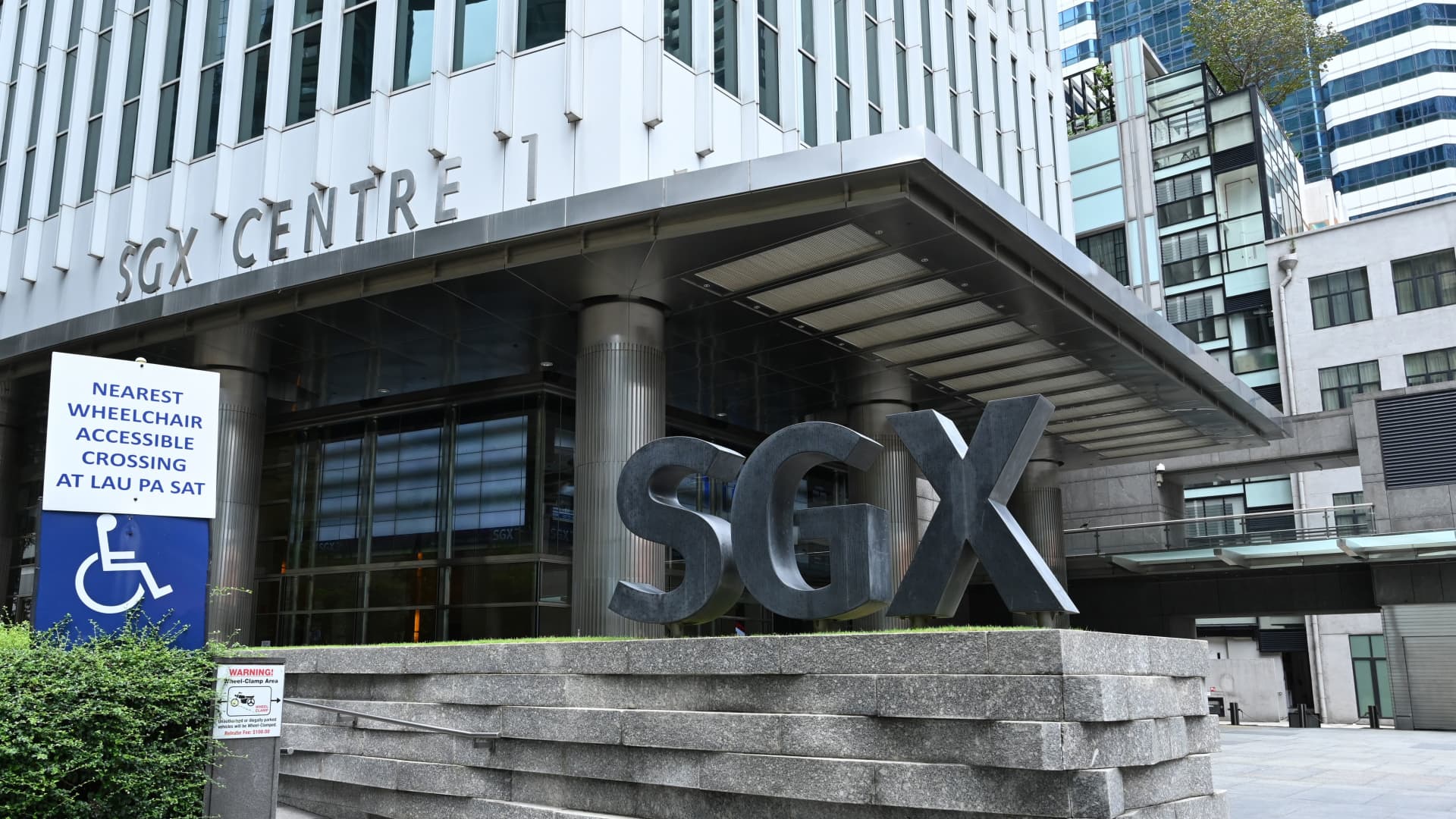 Some Chinese companies eye Singapore listings to expand markets amid trade war