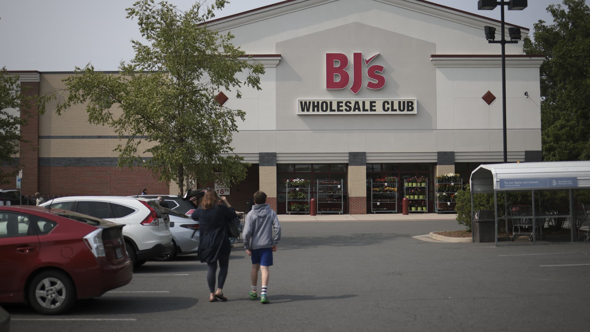 This wholesaler is still ripe for gains even after a 30% move, global strategist says