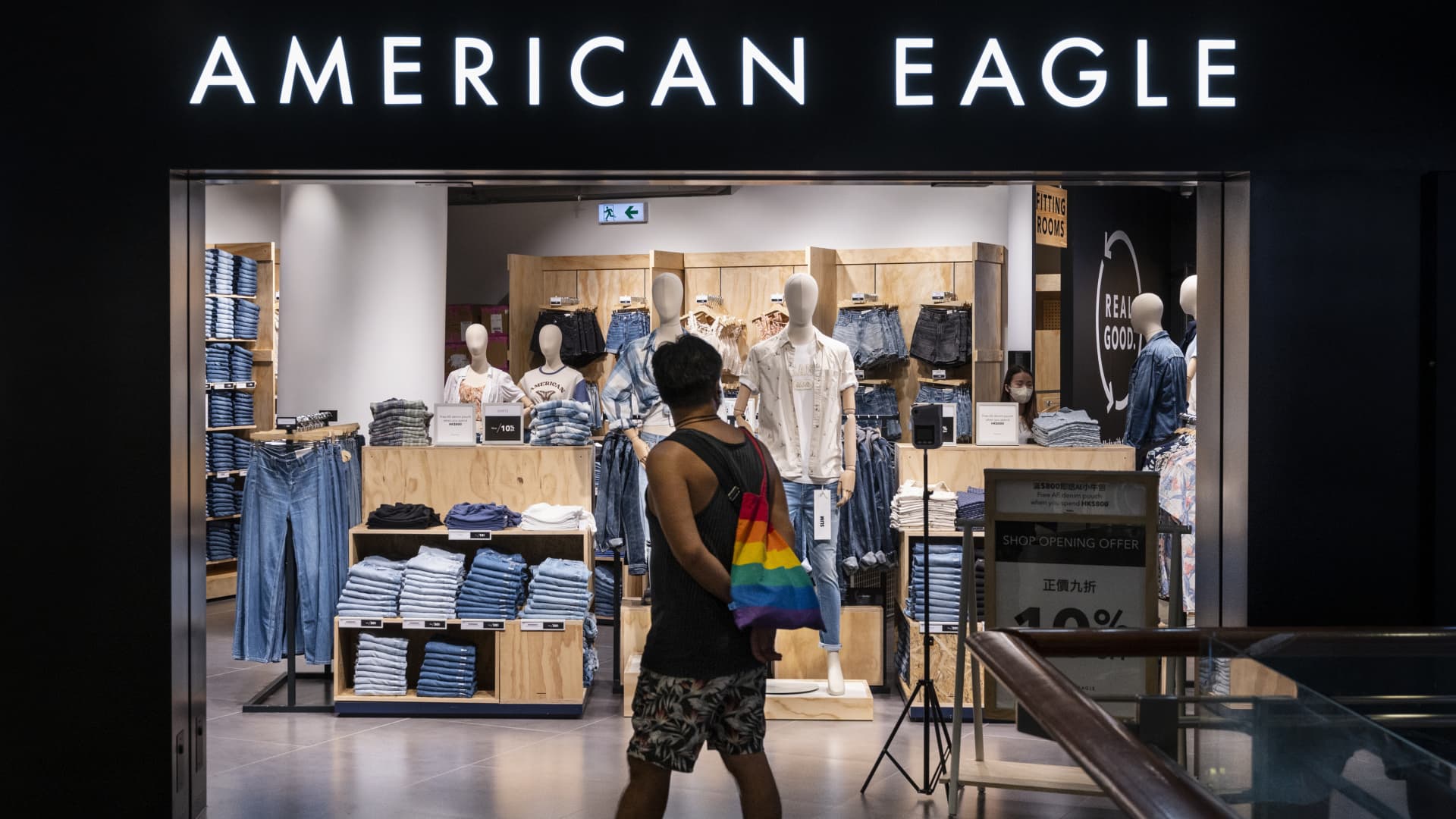 American Eagle issues downbeat quarterly guidance as earnings miss expectations