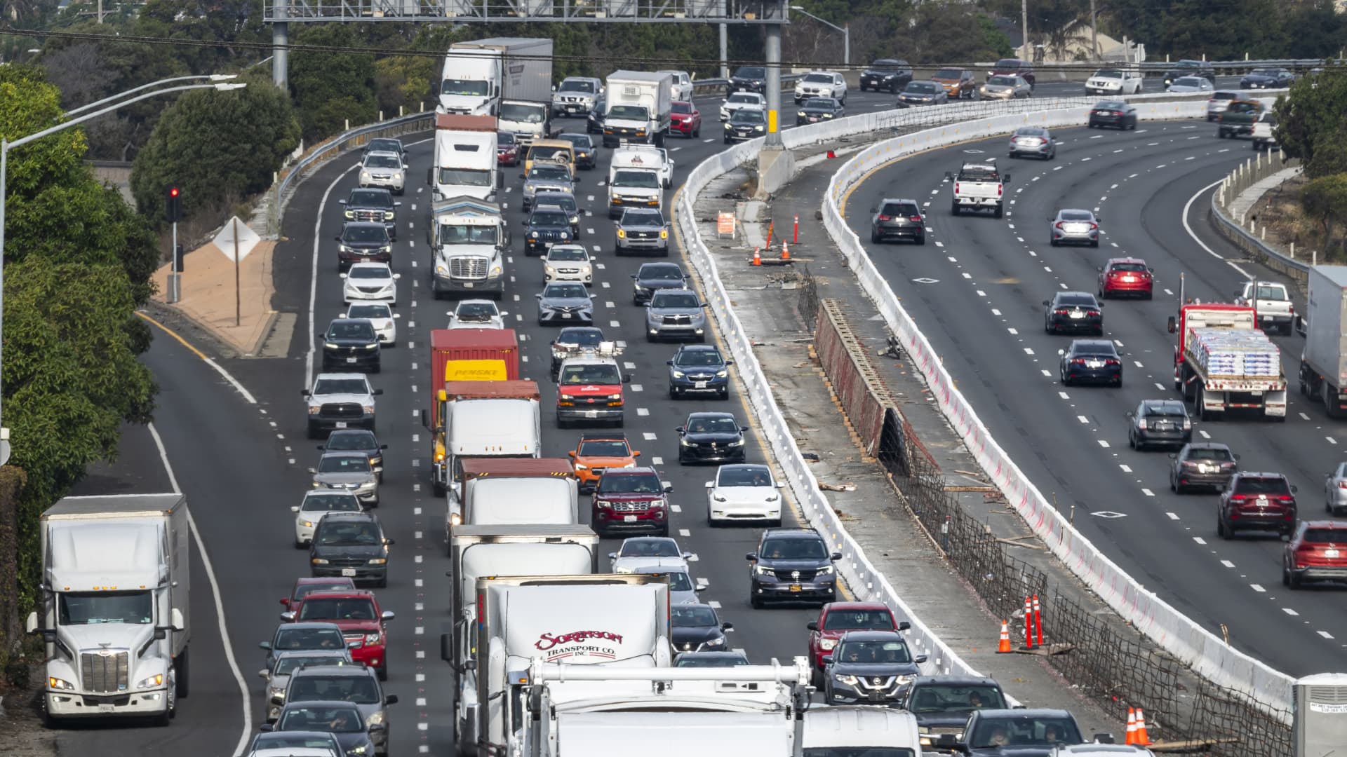 U.S. House votes to bar California 2035 electric vehicle plan