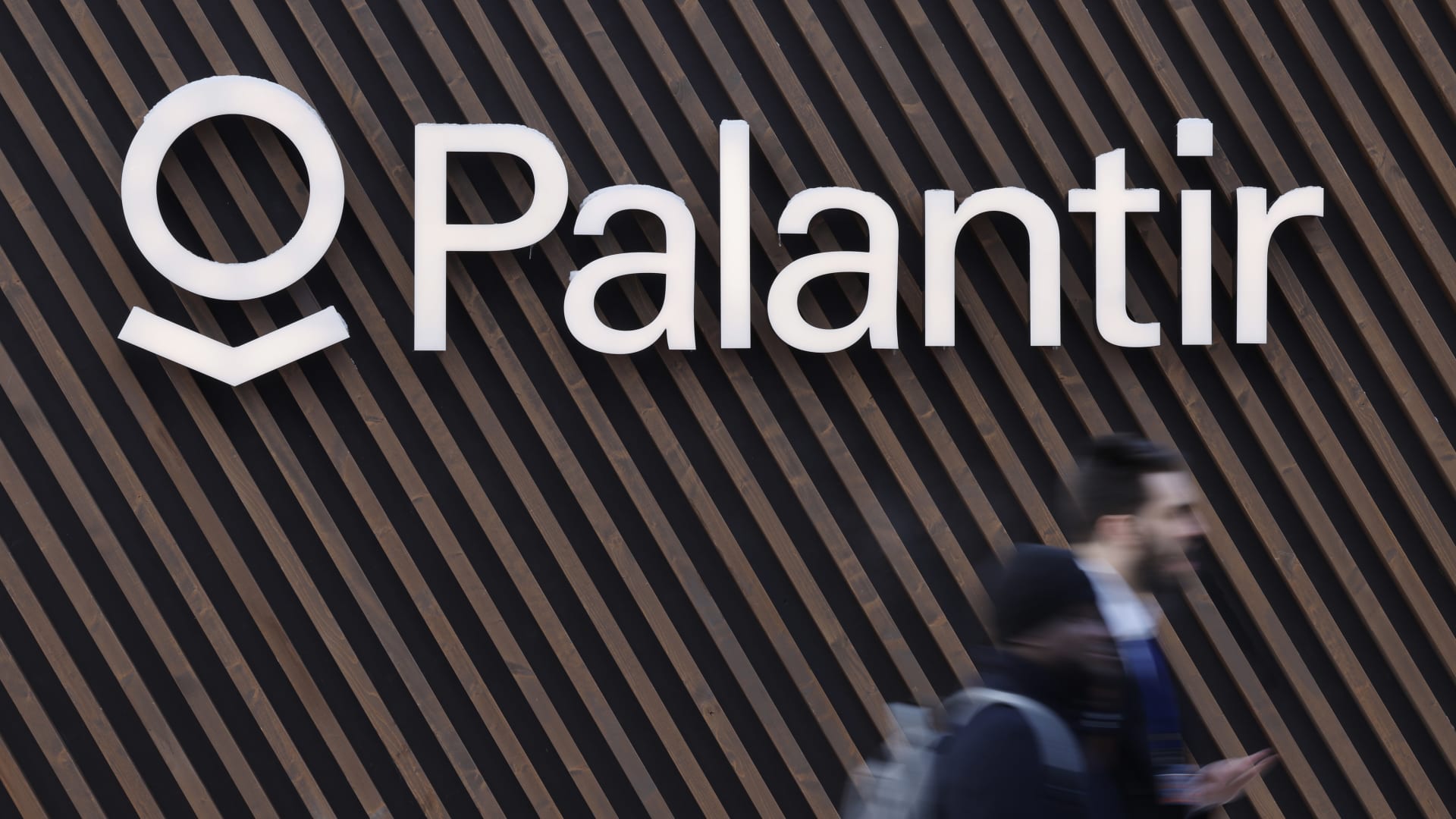 Analysts call for big declines in Palantir despite solid earnings; Goldman sees more than 25% drop