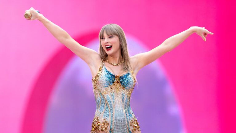 Taylor Swift buys back rights to the master recordings of first 6 albums
