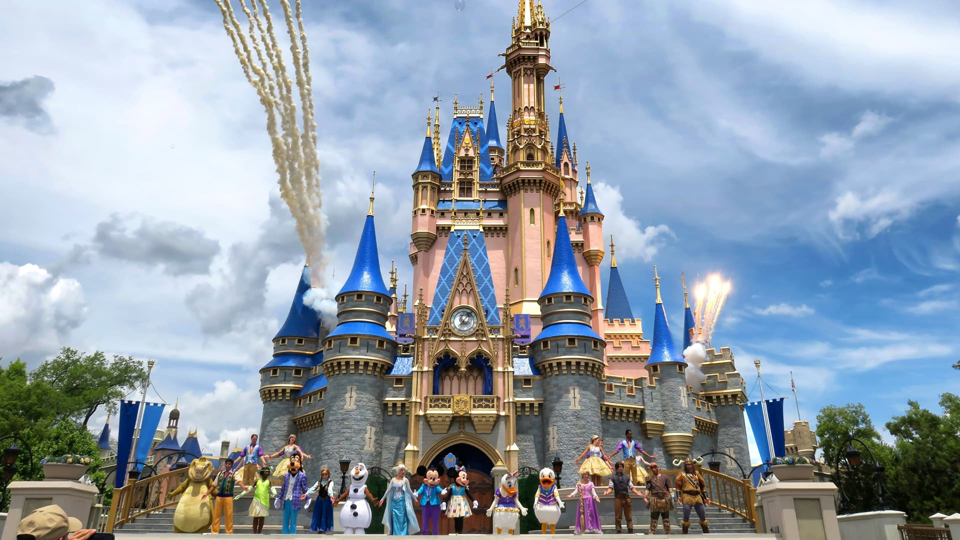 Here's what to expect when Disney reports earnings before the bell