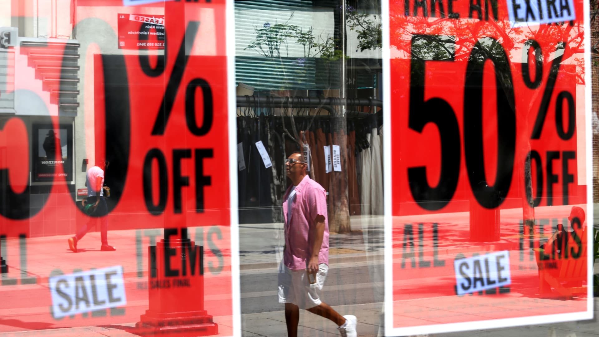 'Dumpster fire': Retailers urge shoppers to buy now before tariffs raise prices