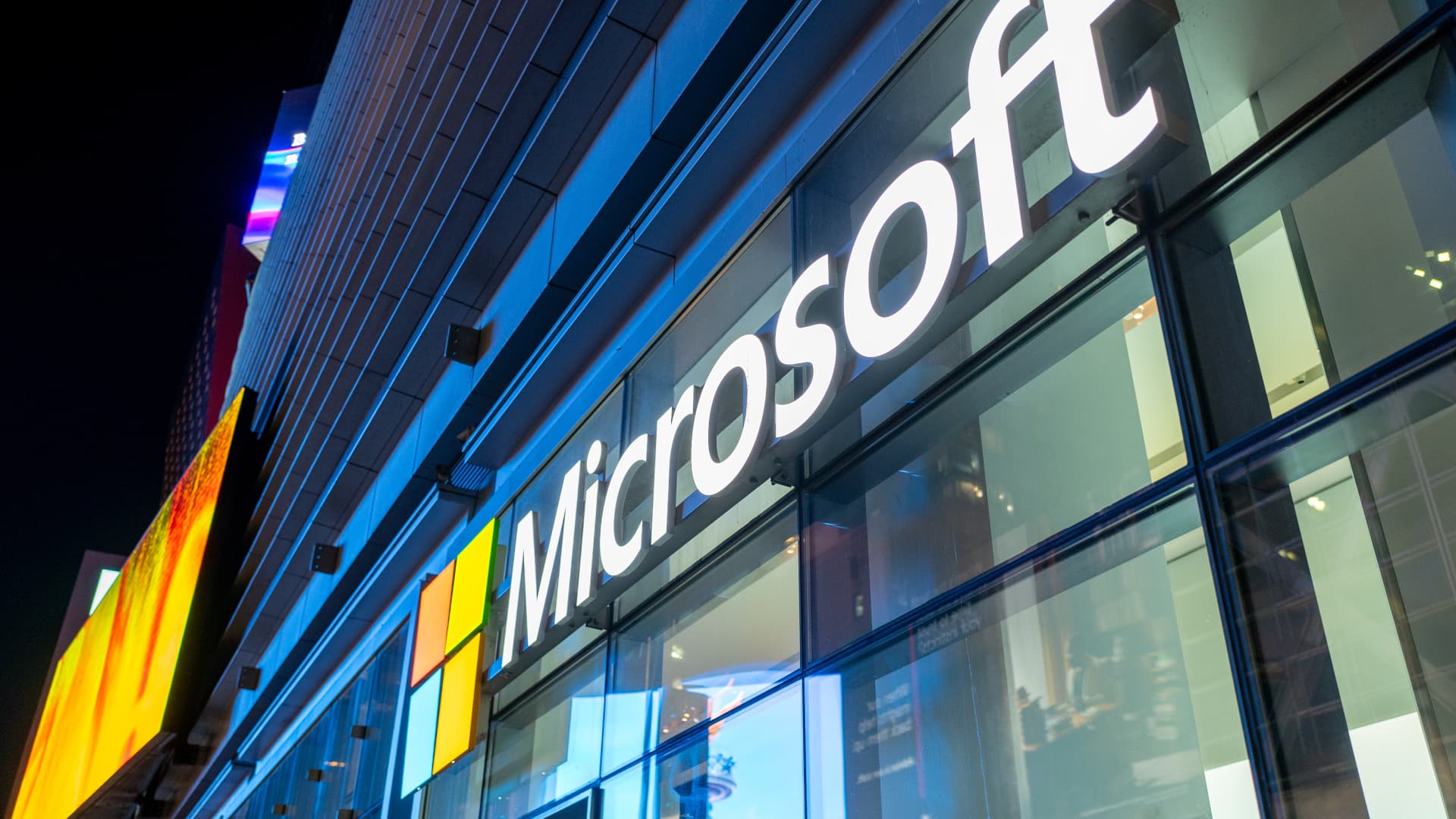 Microsoft gets back on track, plus what to expect from Apple and Amazon reports