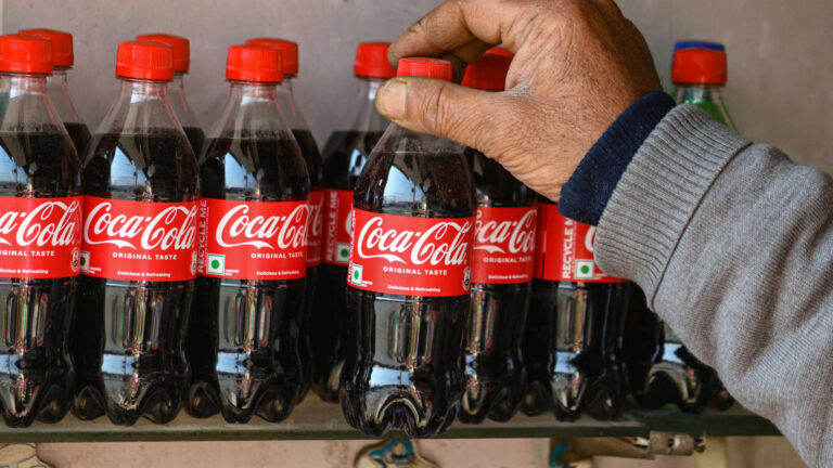 The soft drink stock forming a bullish 'cup with handle' pattern