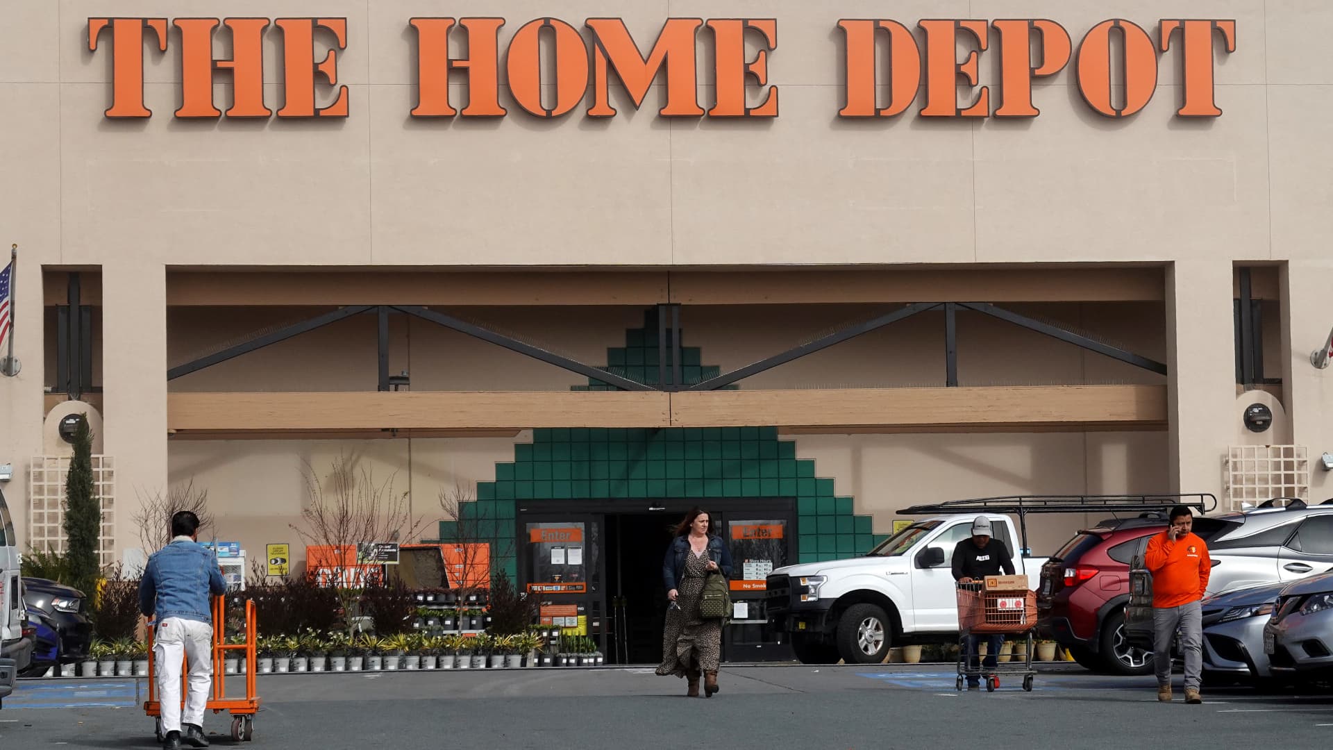 It's Christmas time for Home Depot. What you need to know about this pivotal sales period