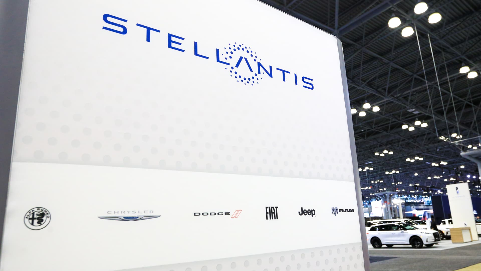Amazon's in-car software deal with Stellantis fizzles, Reuters reports