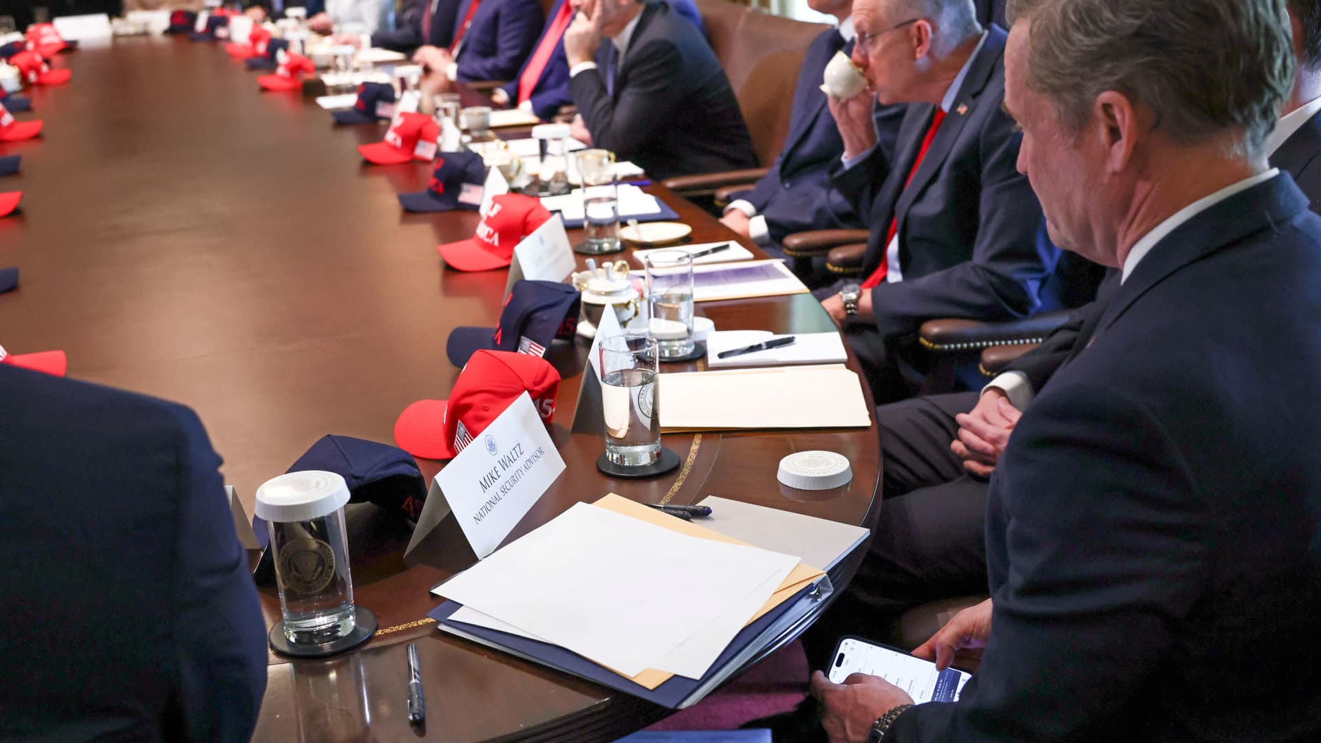 Photo shows Trump officials still using Signal after president discourages it