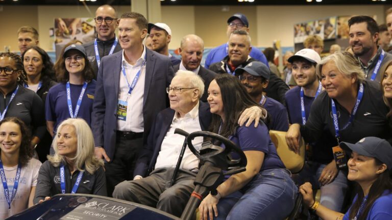 Warren Buffett tells WSJ he stepped aside as CEO after finally feeling old