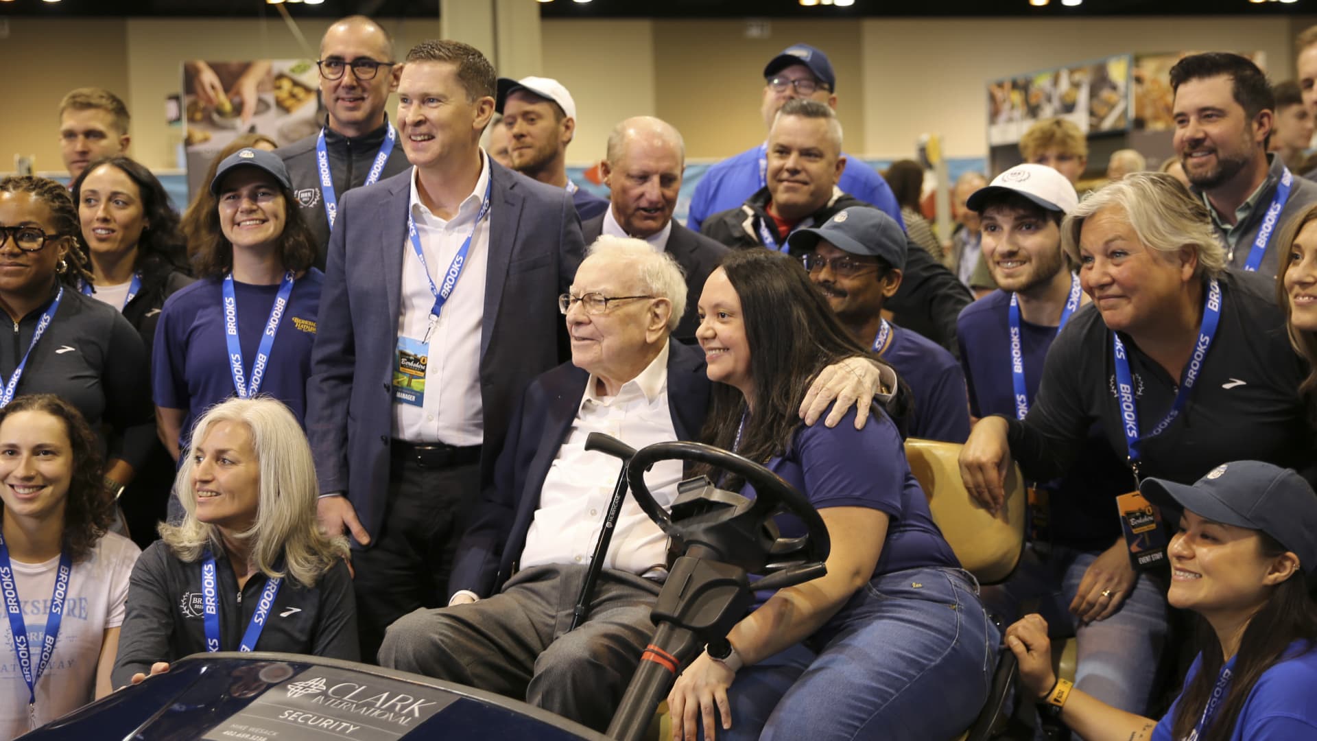 Warren Buffett tells WSJ he stepped aside as CEO after finally feeling old