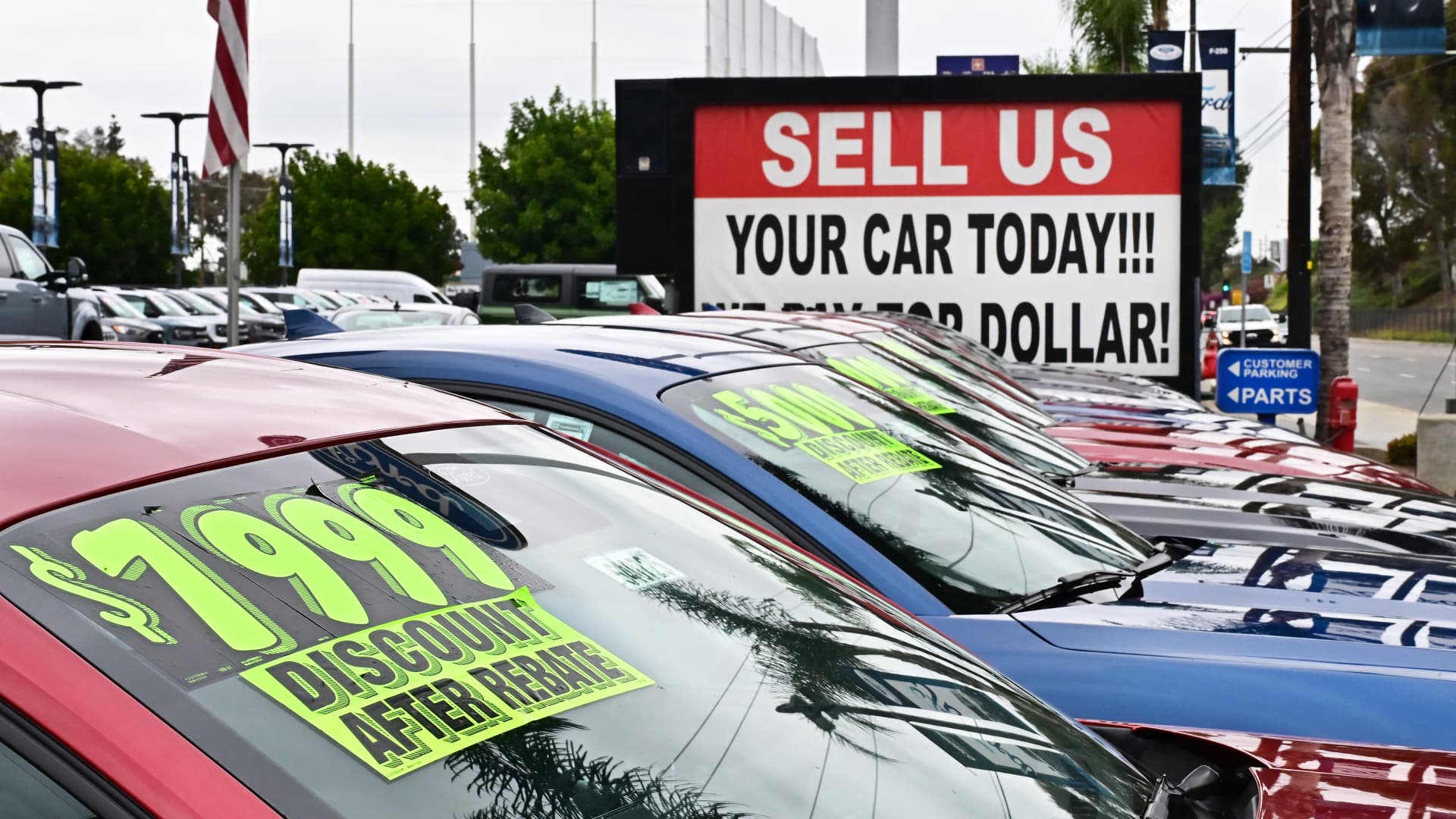 Used vehicle pricing barometer jumps to highest level since 2023 amid auto tariffs