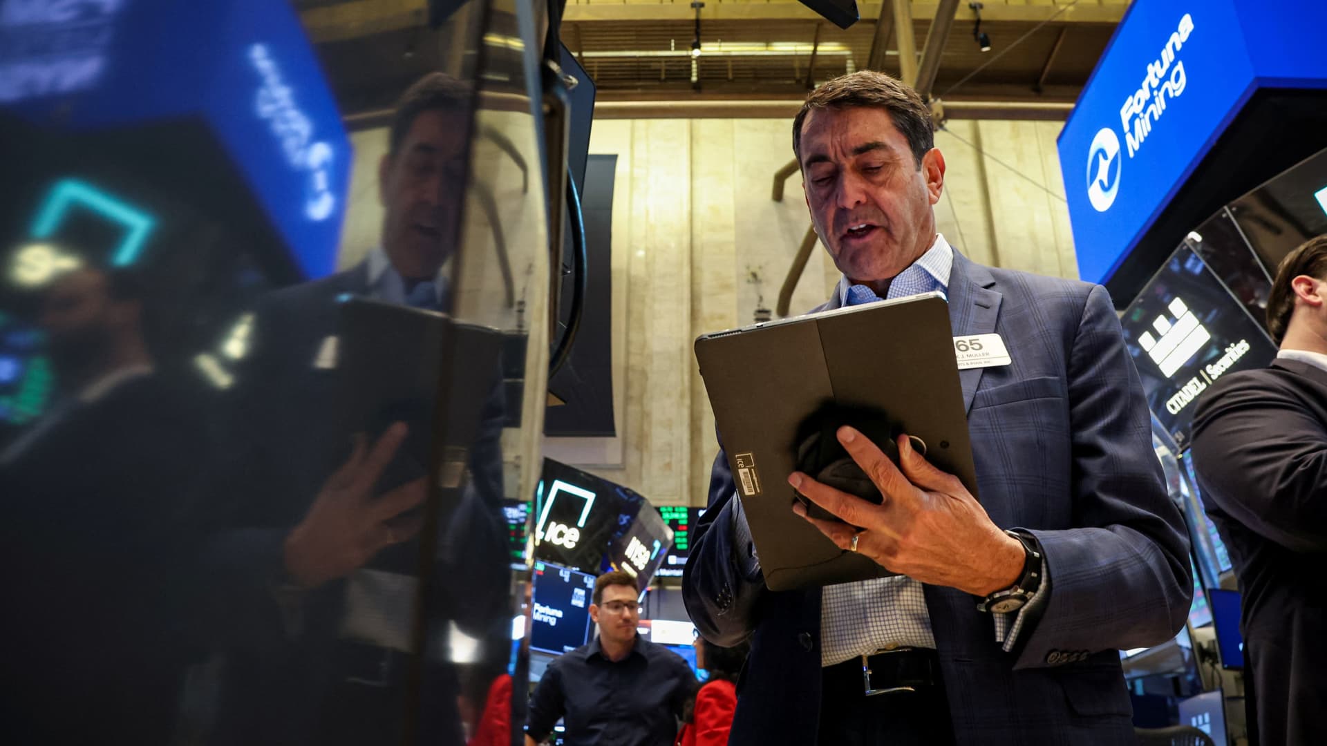 Stock futures are flat with Nasdaq riding five-day winning streak: Live updates