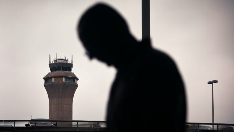 Newark air traffic controllers lost contact with planes again in overnight outage
