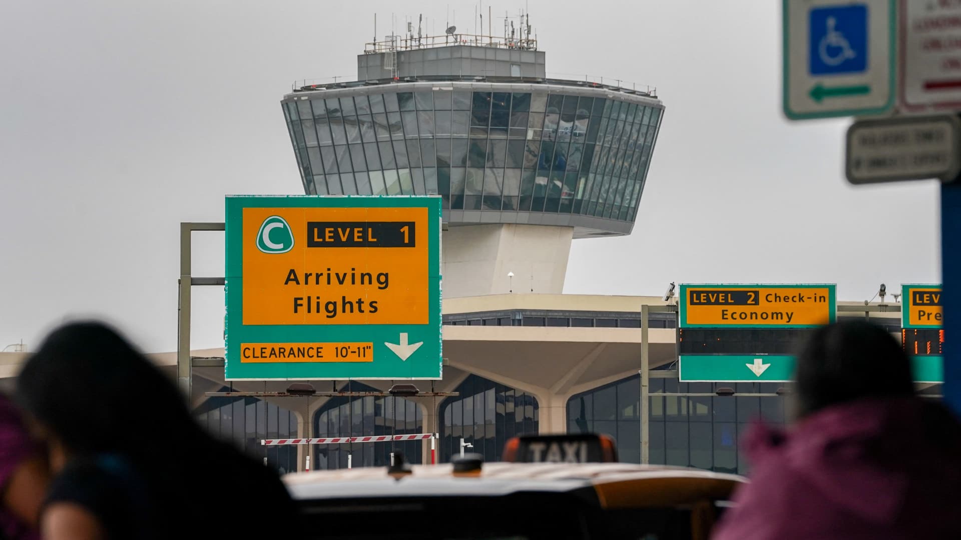 FAA announces Newark flight cuts to reduce congestion