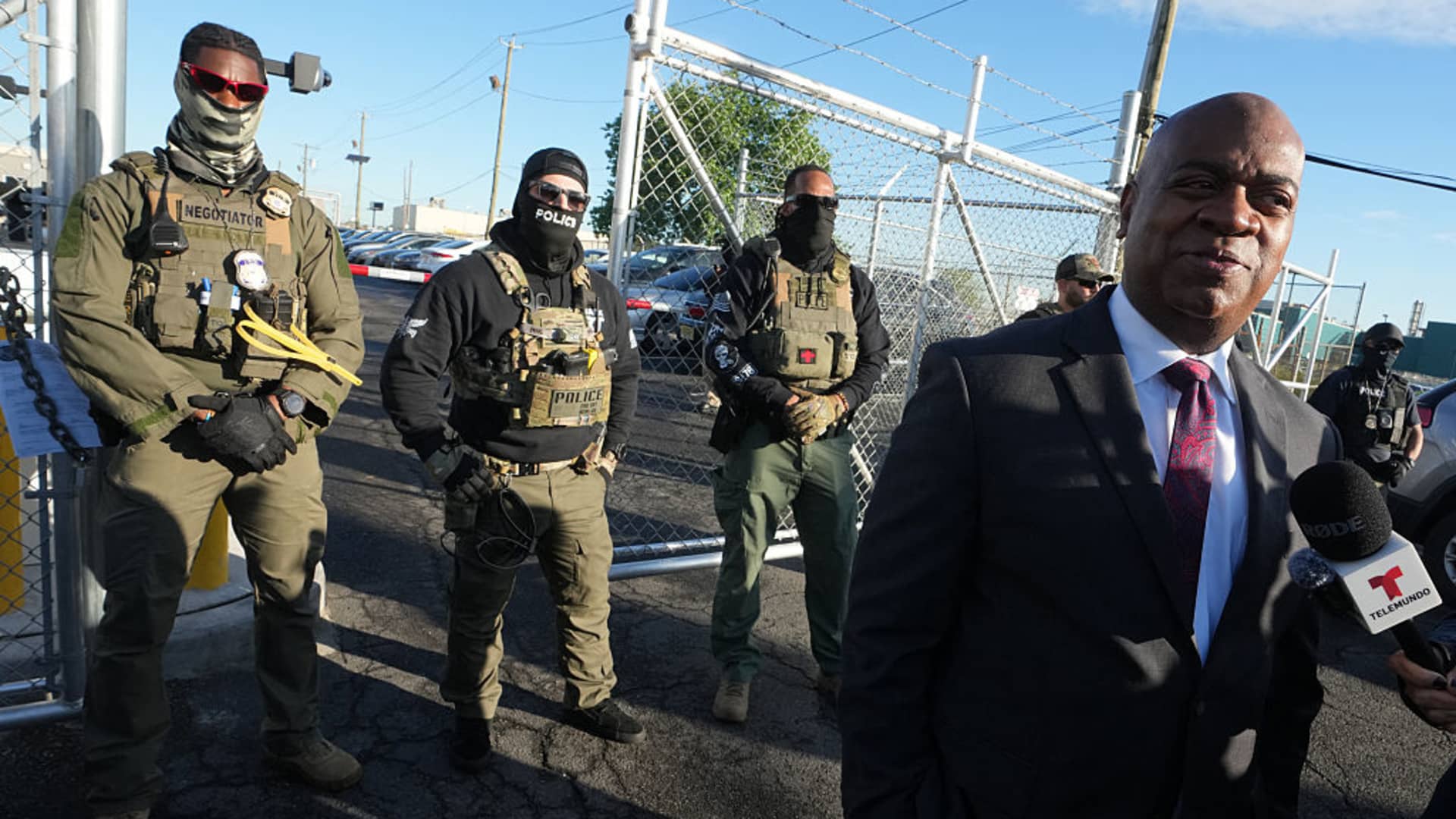 Newark mayor arrested for alleged trespass at New Jersey ICE detention facility