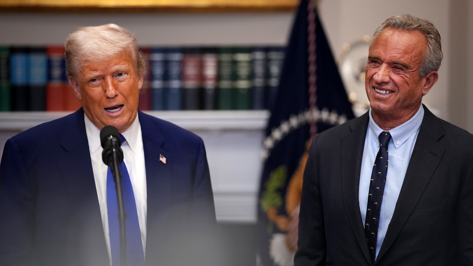 Trump signs order aiming to cut some U.S. drug prices to match lower ones abroad