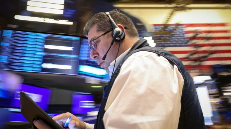 Wall Street heads into next week looking for more trade details, clues on consumer spending
