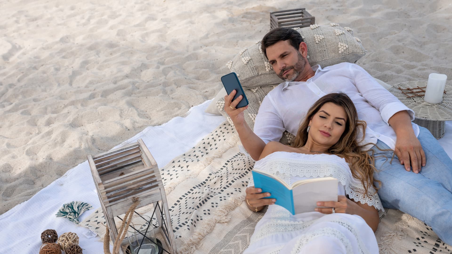 Here's JPMorgan's summer reading list for the wealthy for 2025