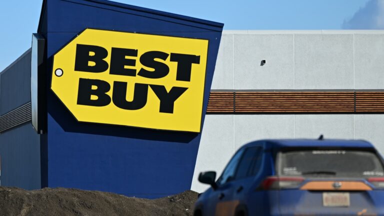 Best Buy cuts full-year sales and profit guidance as tariffs raise cost of electronics