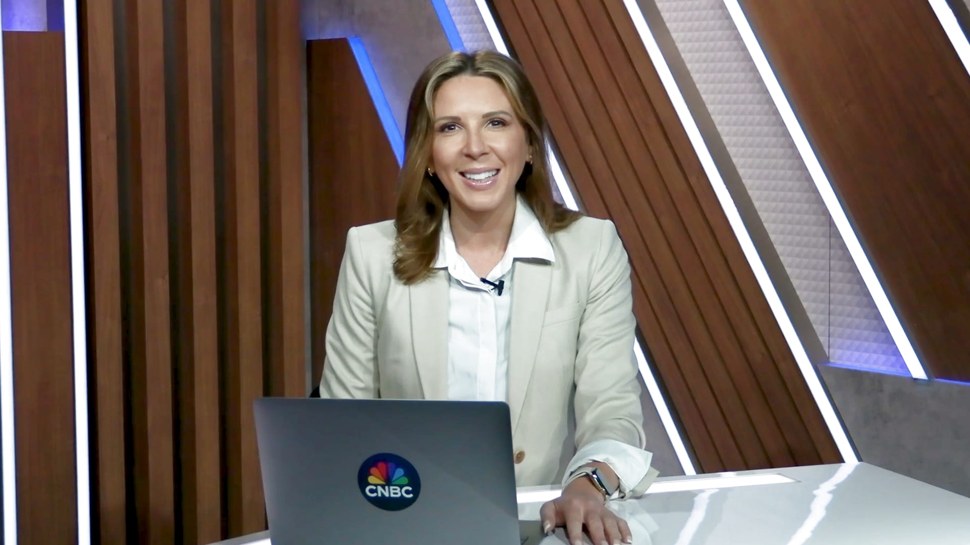 President Trump hosts meme coin megadonors amid conflict of interest claims