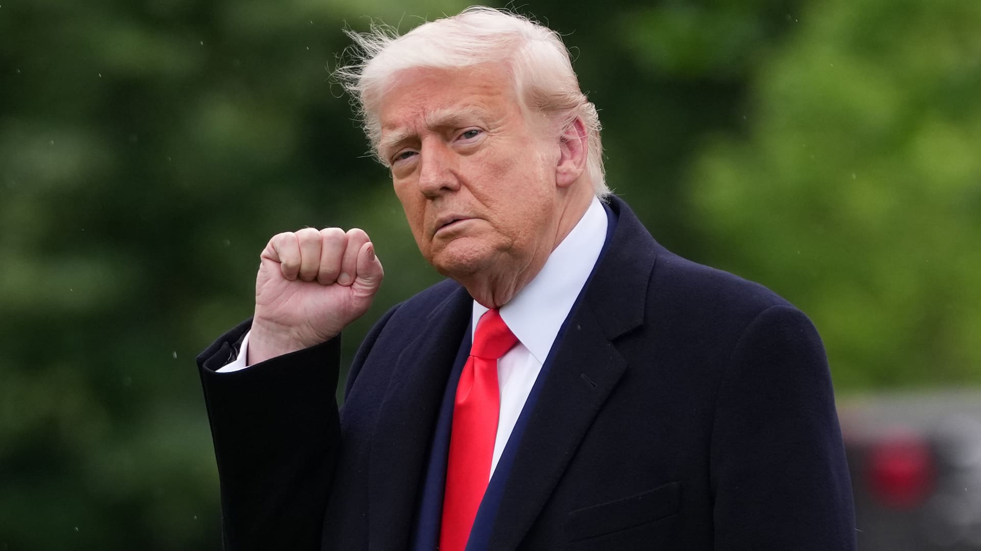 Jim Cramer says this is the real winner from Trump's tariff threat on Apple